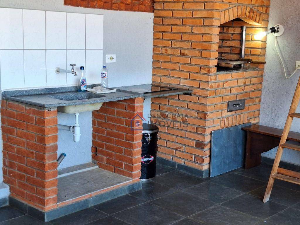 Casa à venda com 3 quartos, 156m² - Foto 1