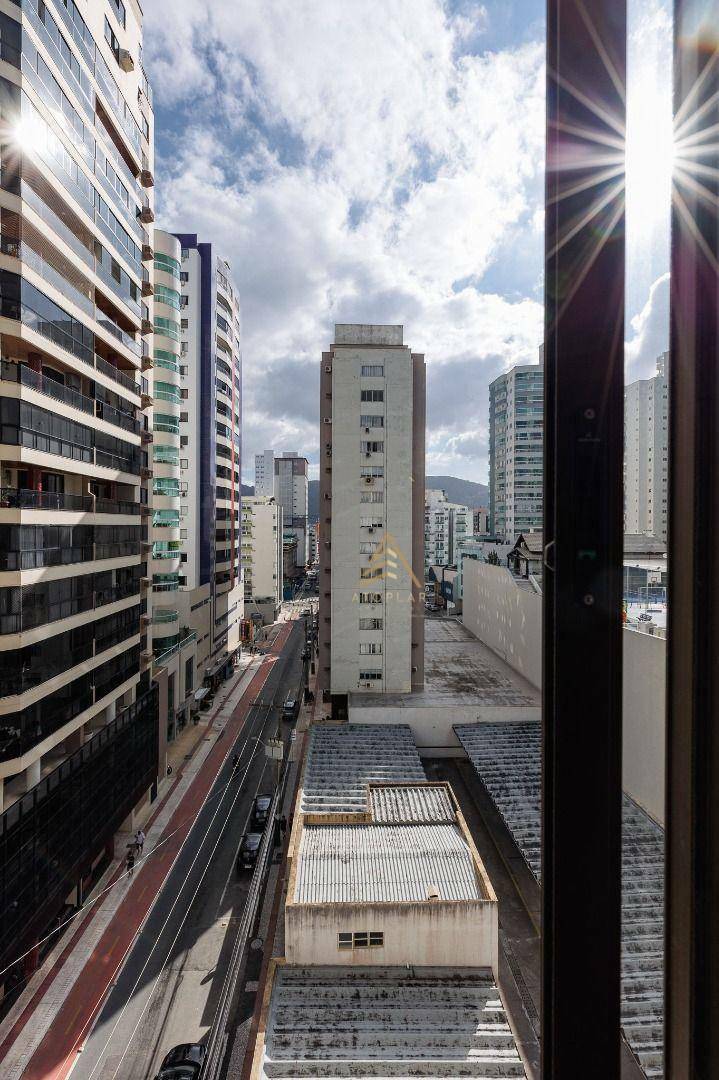 Apartamento para alugar com 3 quartos, 150m² - Foto 26