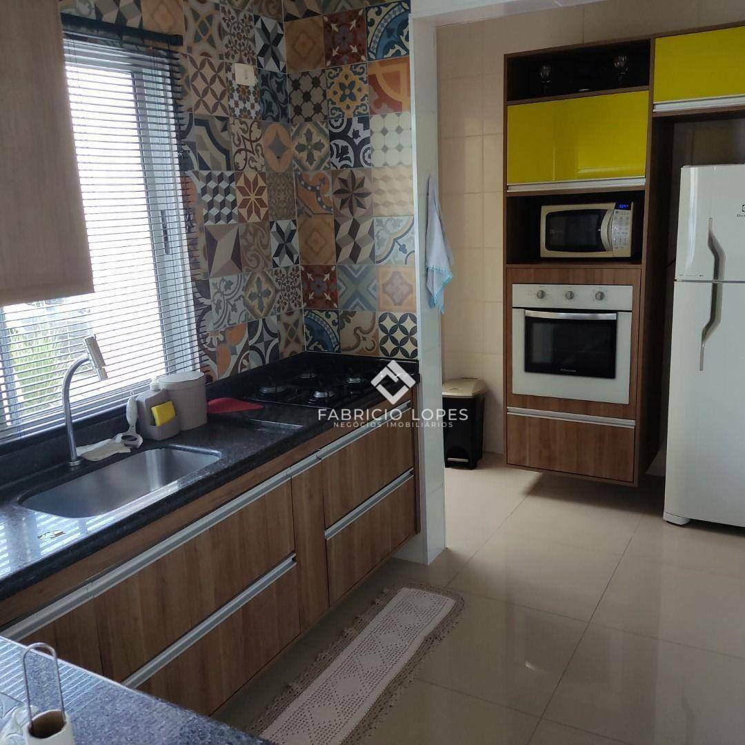 Casa à venda com 3 quartos, 100m² - Foto 4