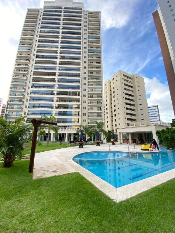 Apartamento à venda com 3 quartos, 212m² - Foto 1