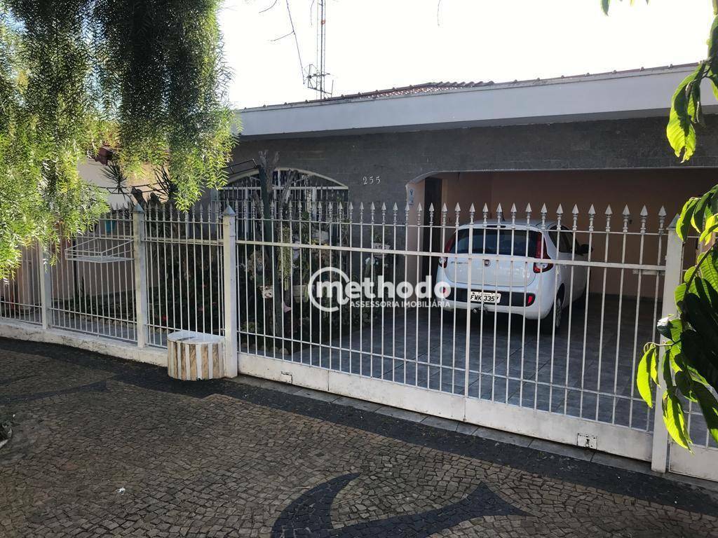 Casa à venda com 3 quartos, 137m² - Foto 1