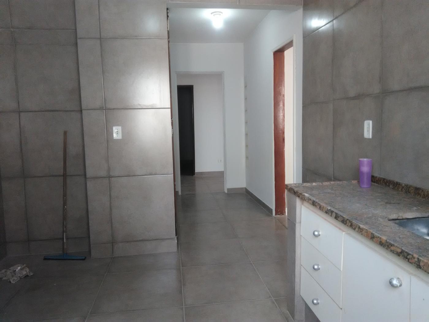 Casa para alugar com 2 quartos, 85m² - Foto 1