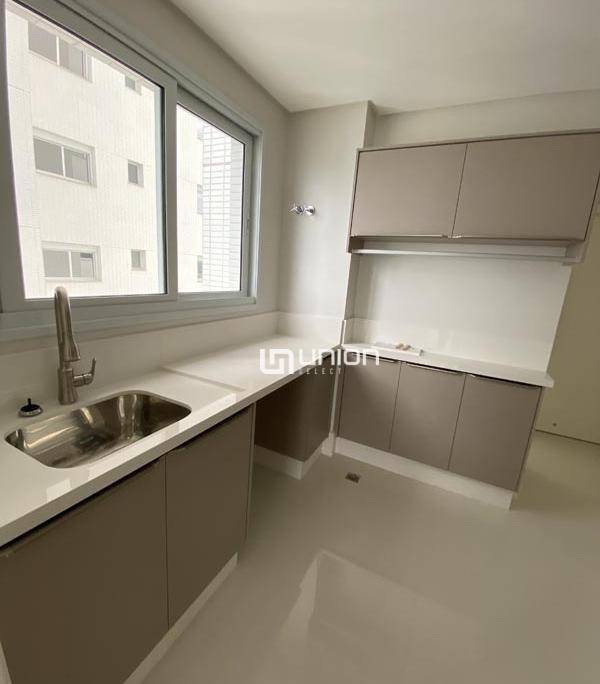 Apartamento à venda com 4 quartos, 237m² - Foto 11