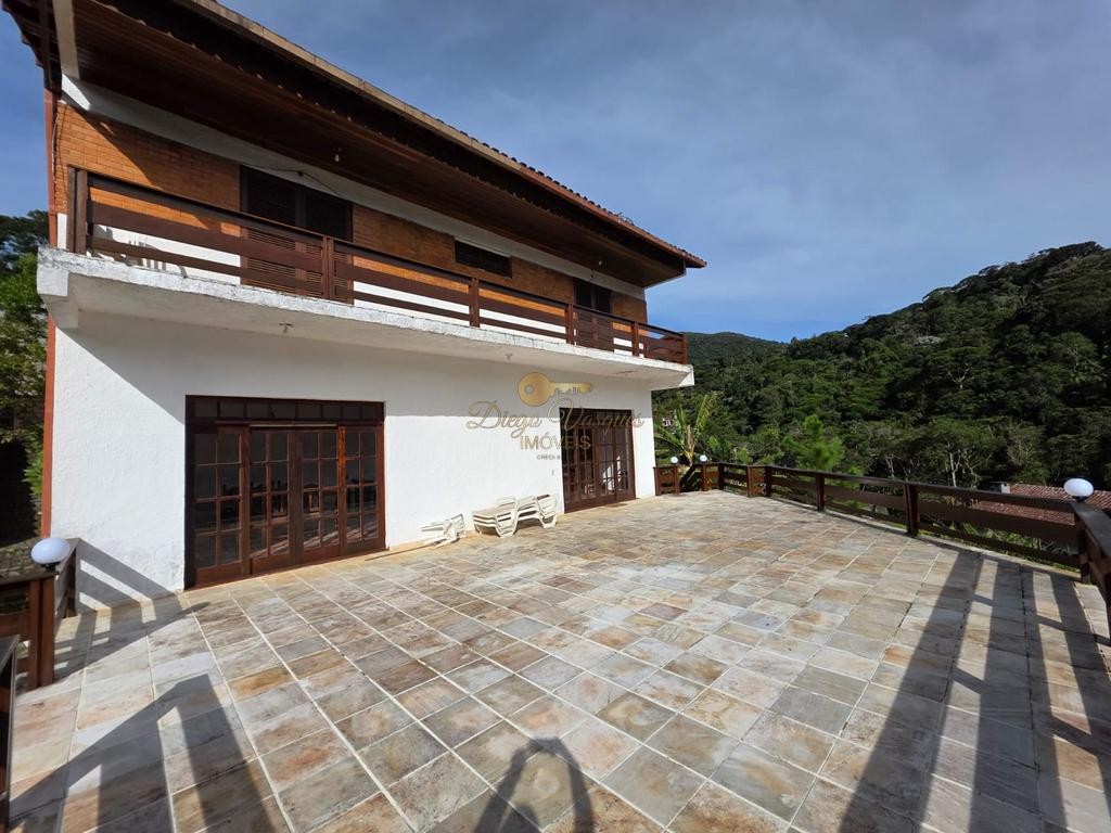 Casa de Condomínio para alugar com 4 quartos, 330m² - Foto 1