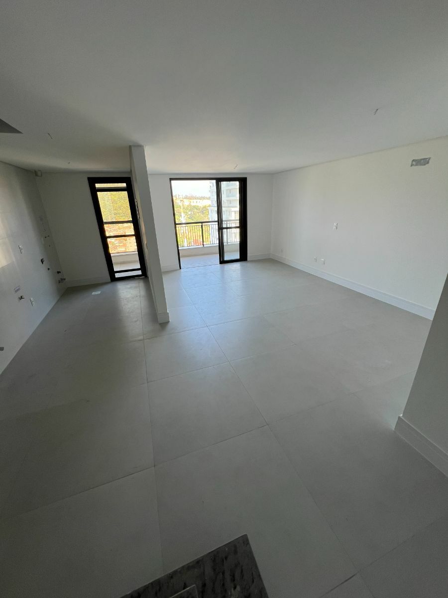 Apartamento à venda com 2 quartos, 95m² - Foto 2