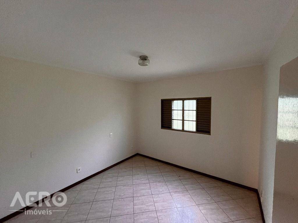 Casa à venda com 3 quartos, 206m² - Foto 6