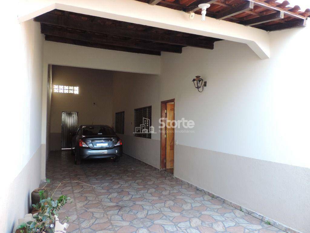 Casa à venda com 6 quartos, 309m² - Foto 1