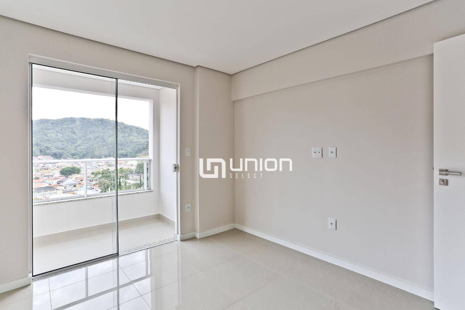 Apartamento à venda com 2 quartos, 85m² - Foto 3