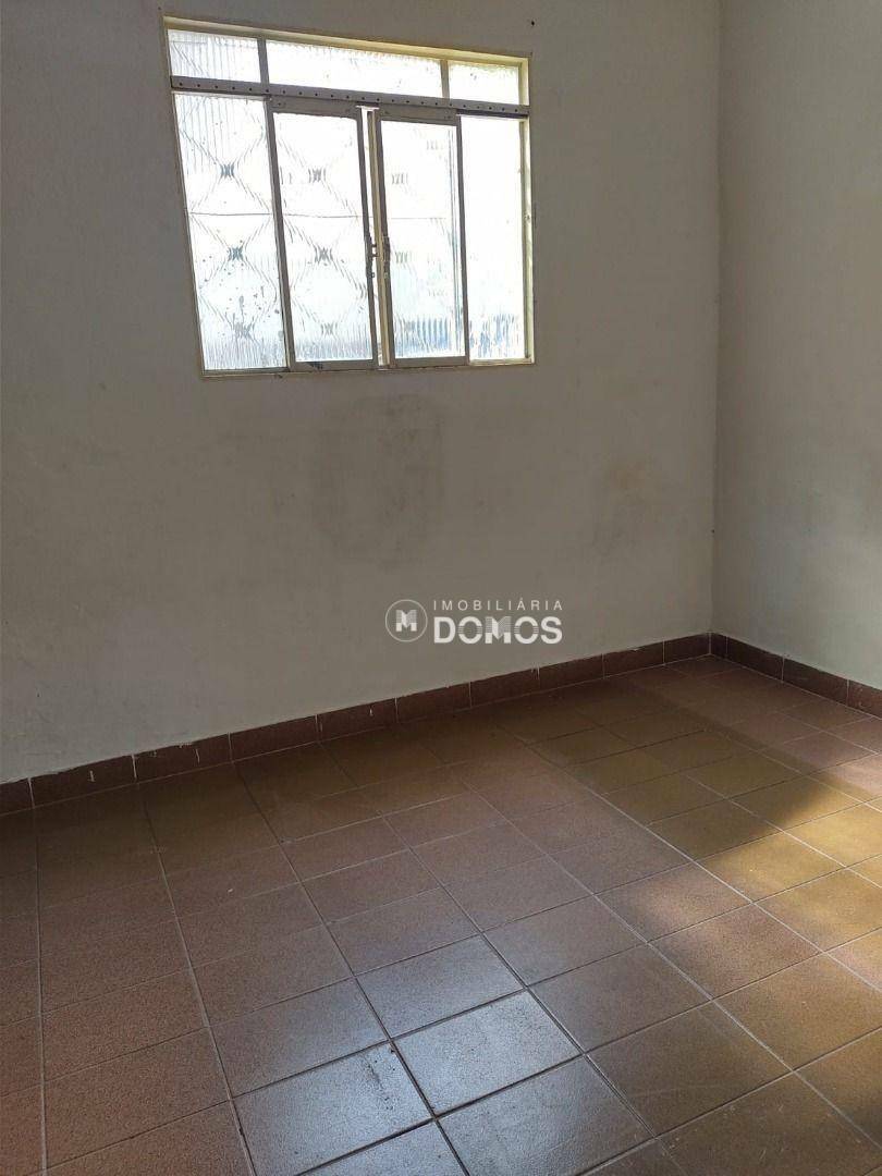 Casa à venda com 6 quartos, 266m² - Foto 21