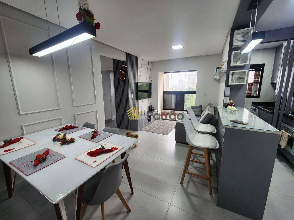 Apartamento à venda com 2 quartos, 58m² - Foto 4