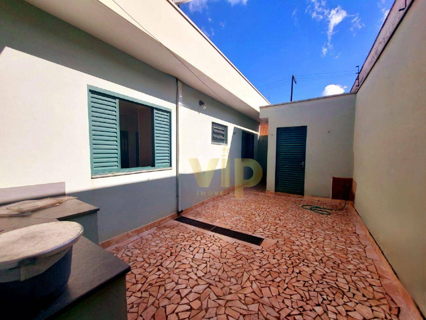 Casa à venda com 3 quartos, 120m² - Foto 1