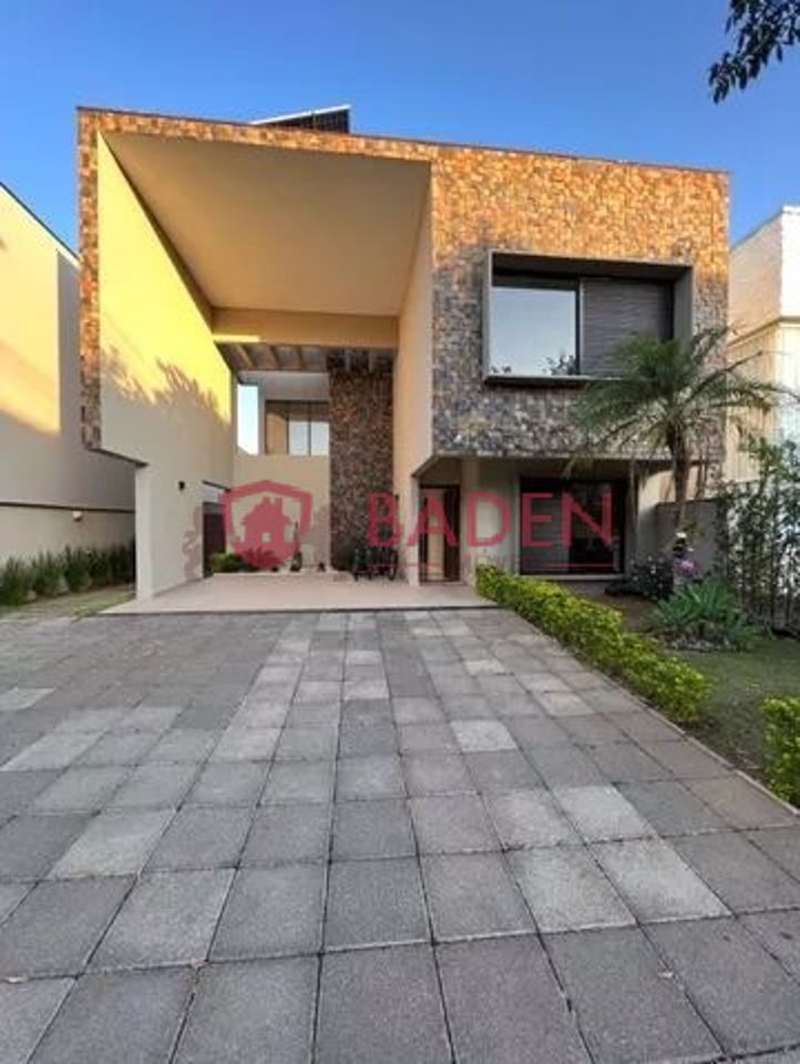 Casa de Condomínio à venda com 4 quartos, 276m² - Foto 1