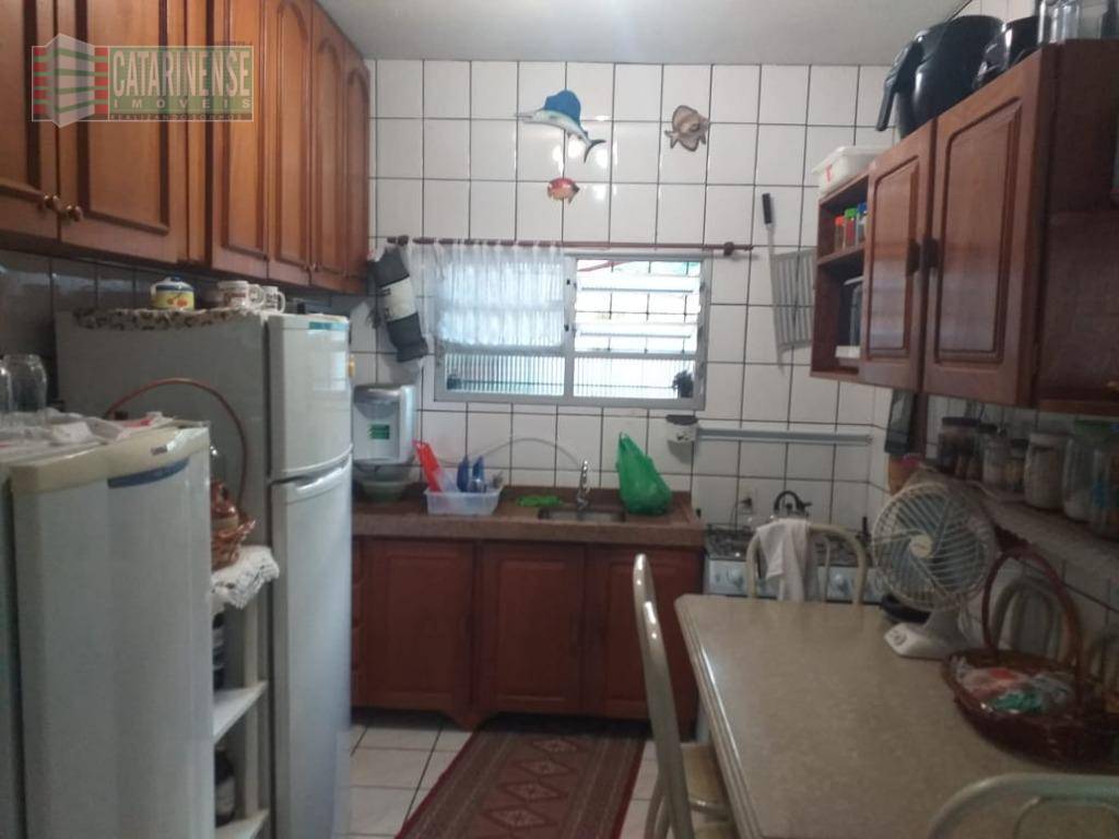 Casa à venda com 4 quartos, 220m² - Foto 13