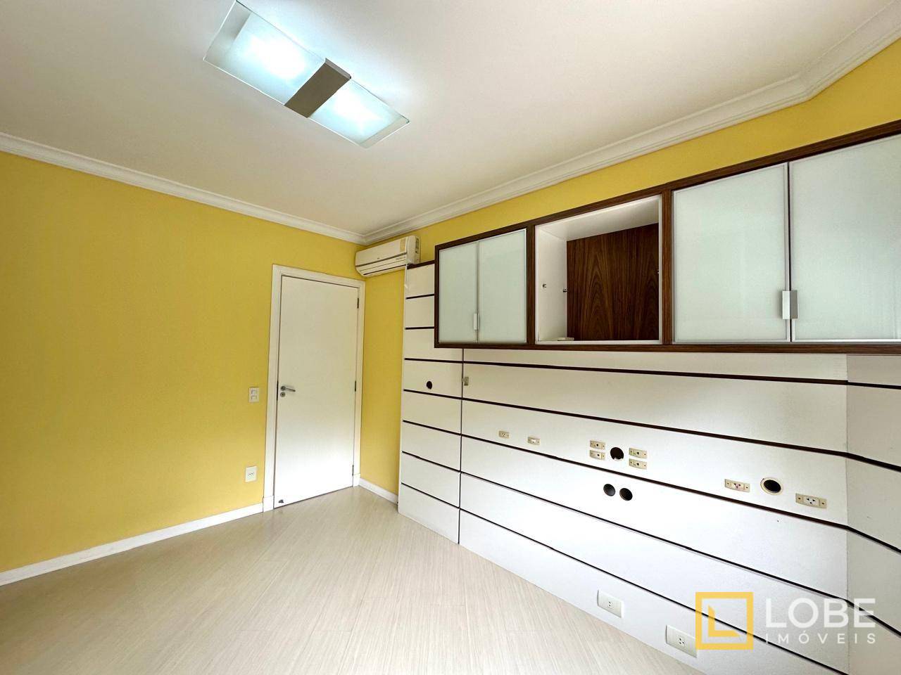 Apartamento à venda com 3 quartos, 252m² - Foto 11