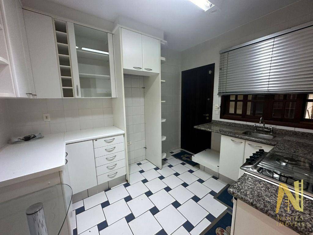 Casa à venda com 3 quartos, 210m² - Foto 14