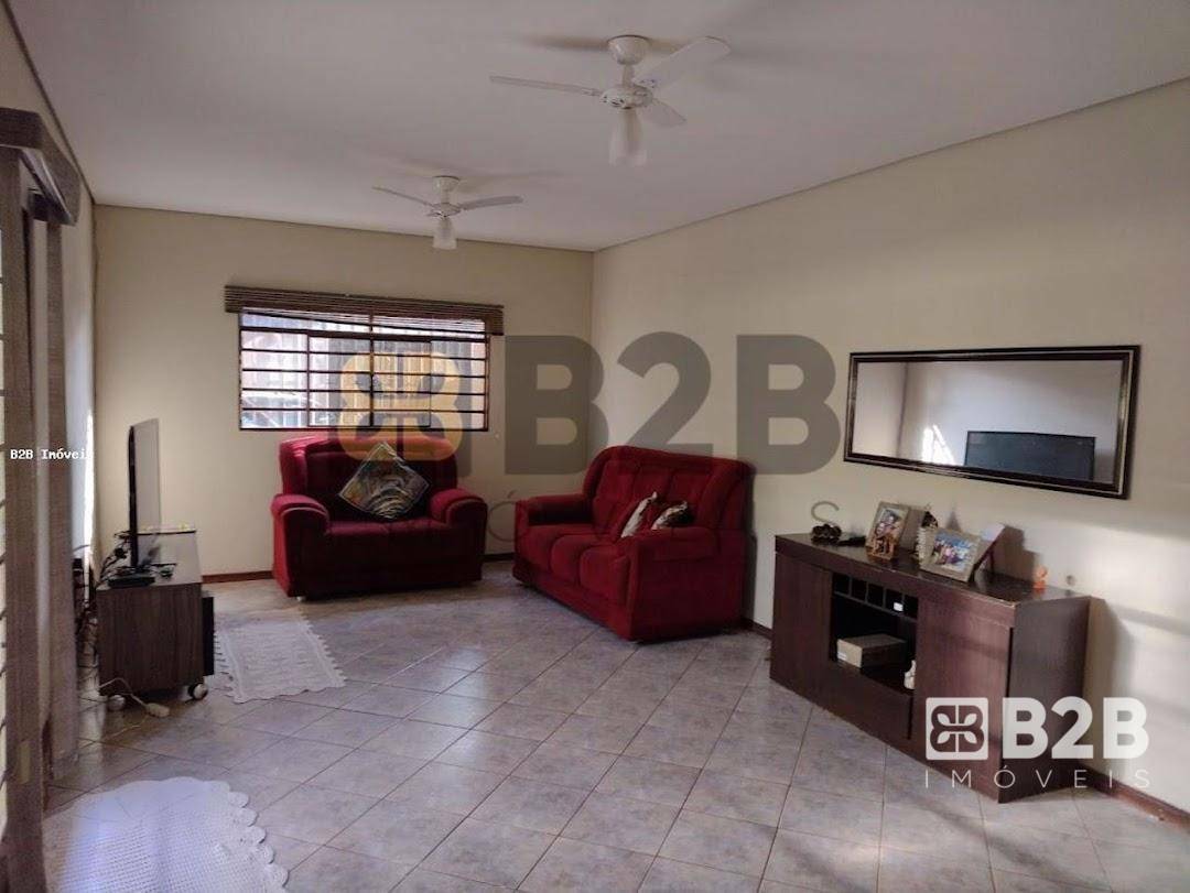 Casa à venda com 3 quartos, 156m² - Foto 2
