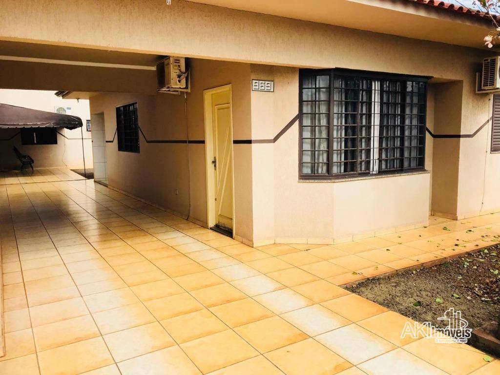 Casa à venda com 5 quartos, 200m² - Foto 4