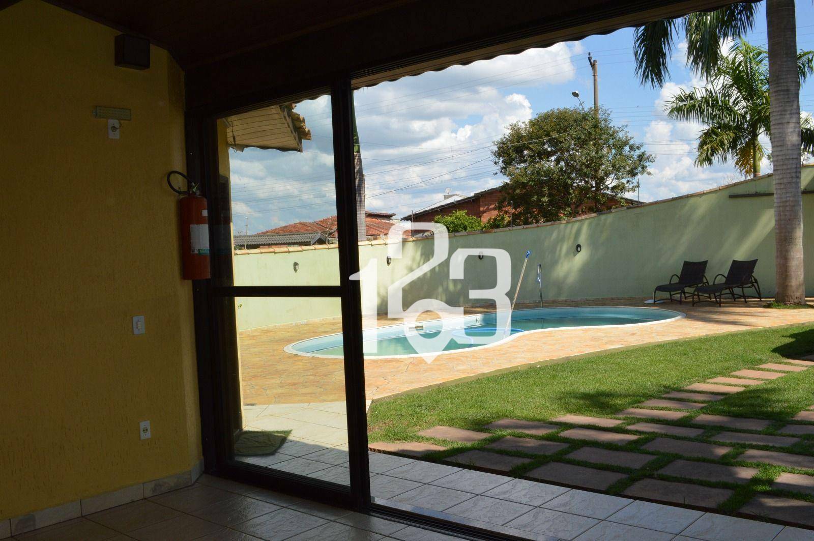 Casa à venda com 3 quartos, 250m² - Foto 4