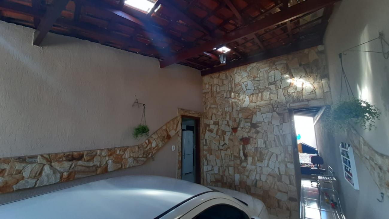 Casa à venda com 2 quartos, 110m² - Foto 1