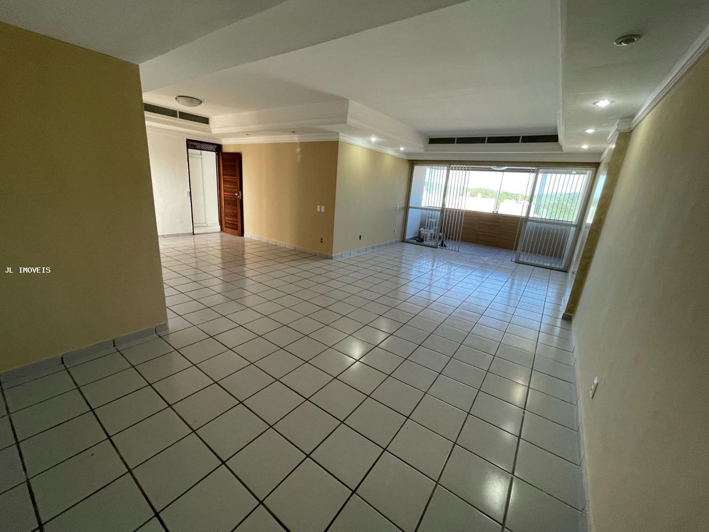 Apartamento para alugar com 3 quartos, 150m² - Foto 1