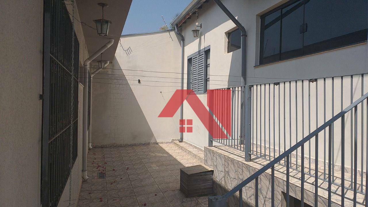 Casa à venda com 3 quartos, 240m² - Foto 8