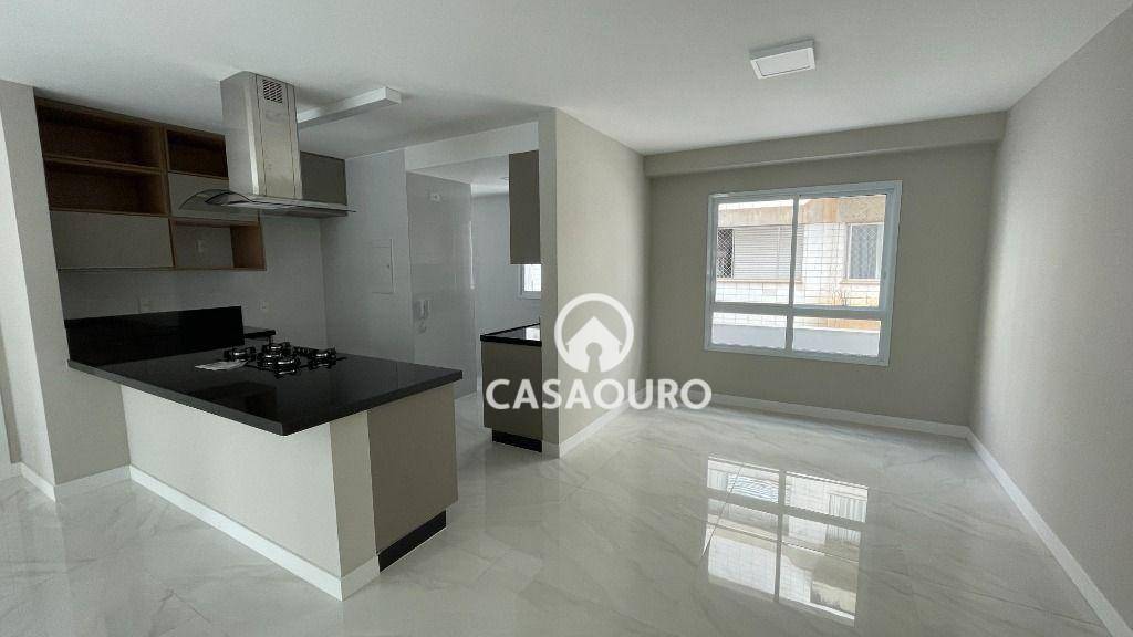 Apartamento para alugar com 3 quartos, 115m² - Foto 1