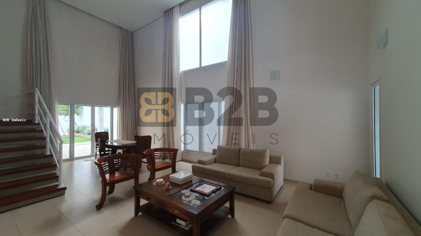 Casa à venda com 3 quartos, 358m² - Foto 1