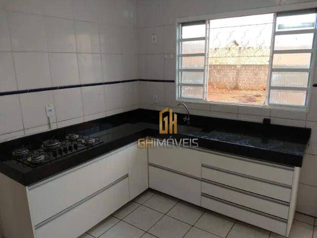 Casa à venda com 2 quartos, 50m² - Foto 2