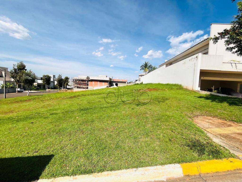 Loteamento e Condomínio, 700 m² - Foto 1