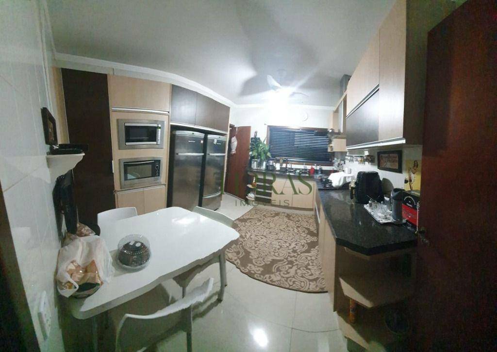 Casa de Condomínio à venda com 4 quartos, 250m² - Foto 10