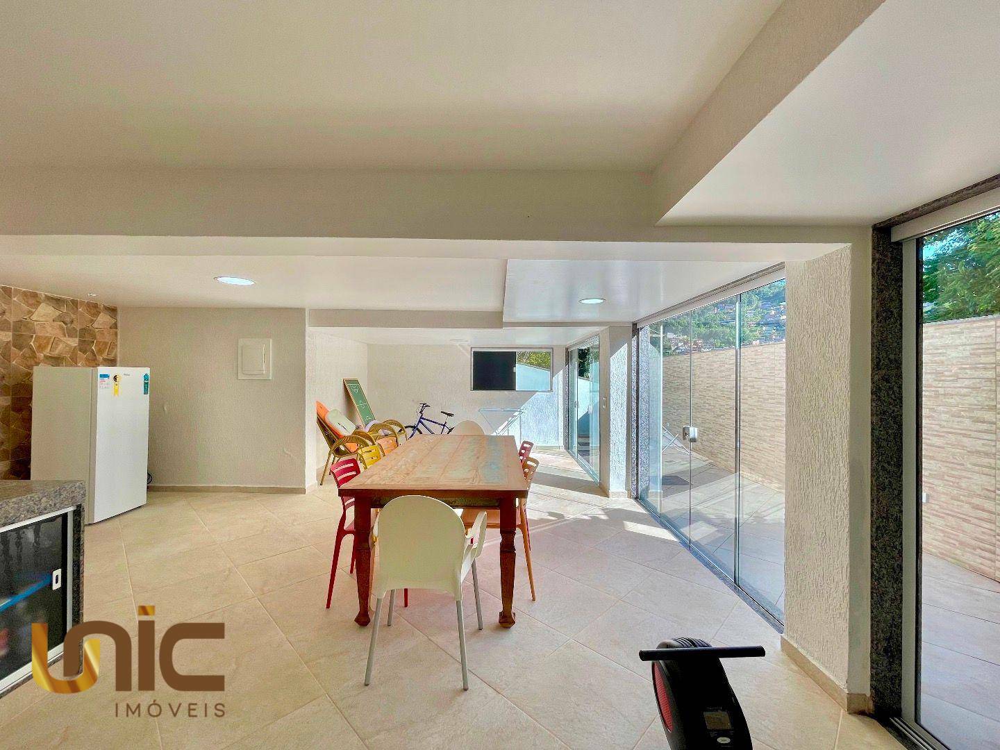 Casa de Condomínio à venda com 4 quartos, 258m² - Foto 35