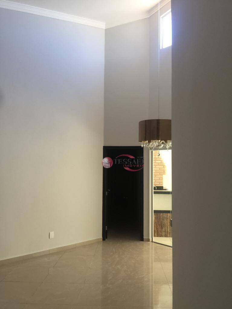 Casa à venda com 3 quartos, 180m² - Foto 2