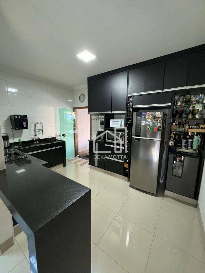 Casa à venda com 2 quartos, 180m² - Foto 6