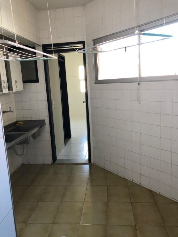 Apartamento à venda com 3 quartos, 121m² - Foto 10