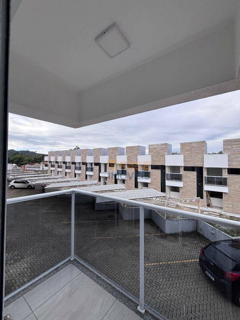 Casa à venda com 2 quartos, 1m² - Foto 8