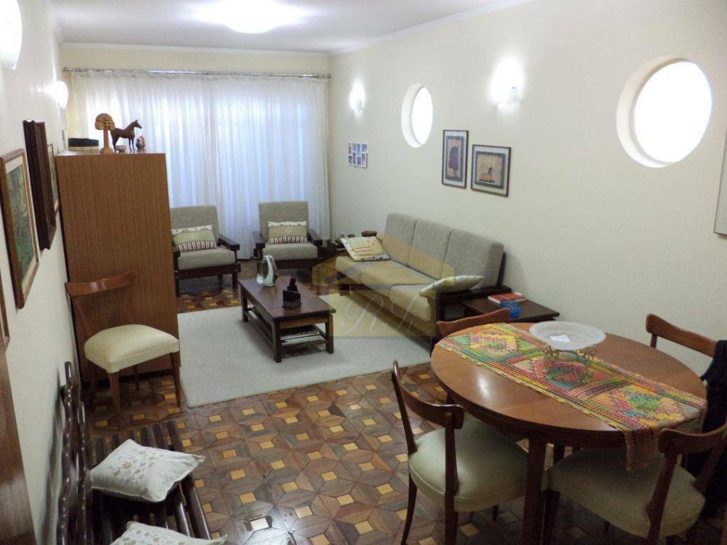 Sobrado à venda com 3 quartos, 238m² - Foto 1