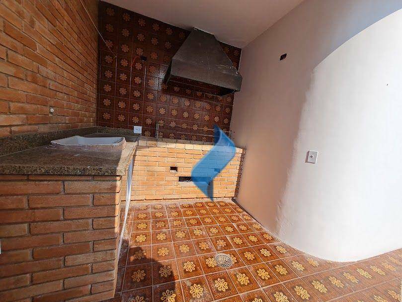 Casa para alugar com 3 quartos, 218m² - Foto 12