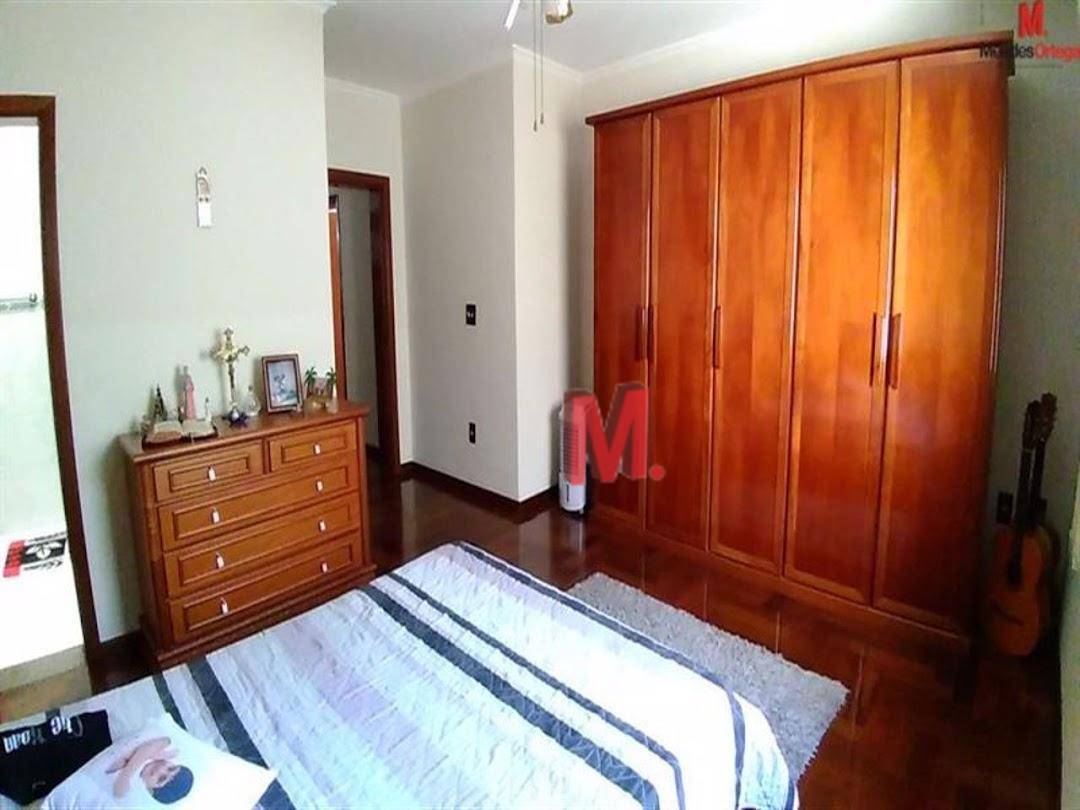 Casa à venda com 3 quartos, 350m² - Foto 25