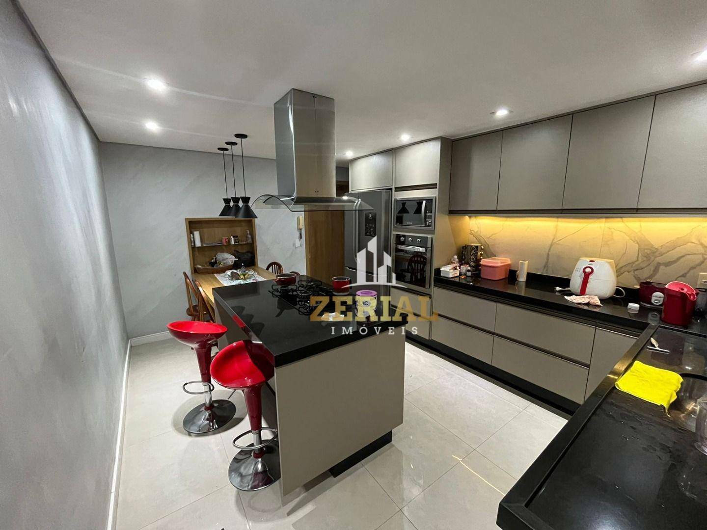 Sobrado à venda com 3 quartos, 185m² - Foto 1