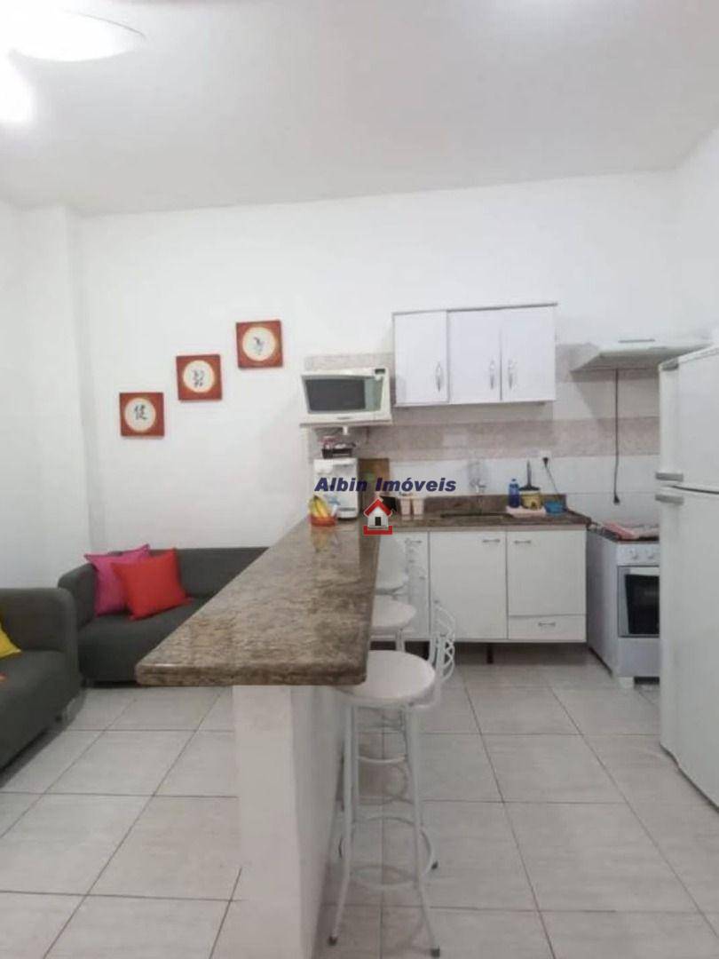 Casa à venda com 5 quartos, 68m² - Foto 1