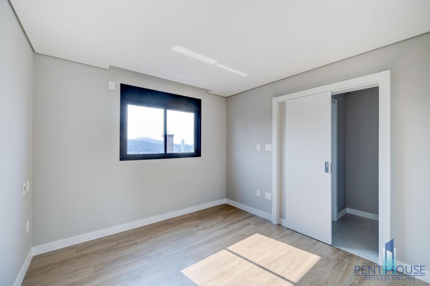 Apartamento à venda com 4 quartos, 135m² - Foto 4