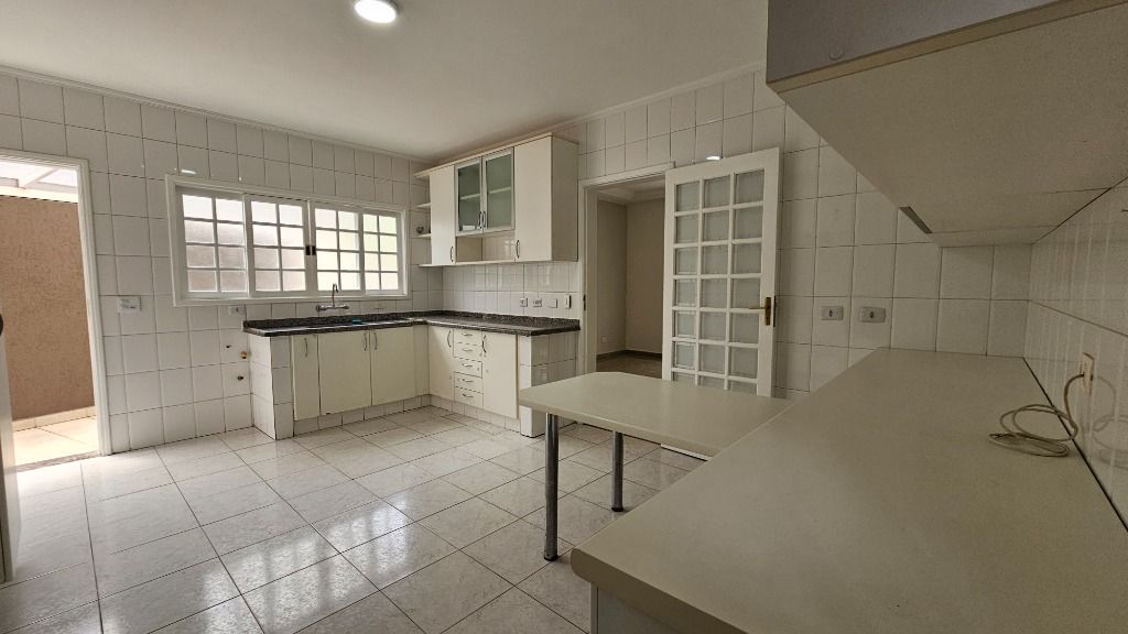 Casa de Condomínio para alugar com 6 quartos, 450m² - Foto 22