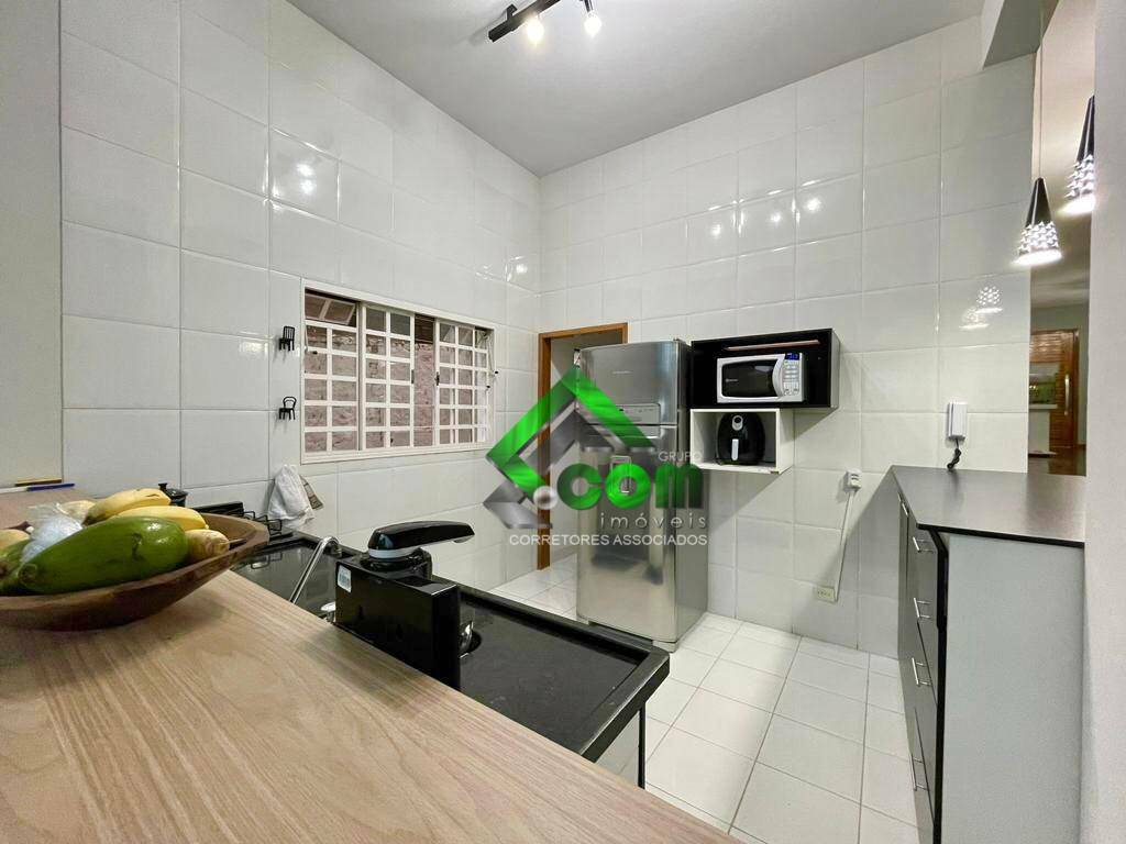 Casa à venda com 3 quartos, 270m² - Foto 6