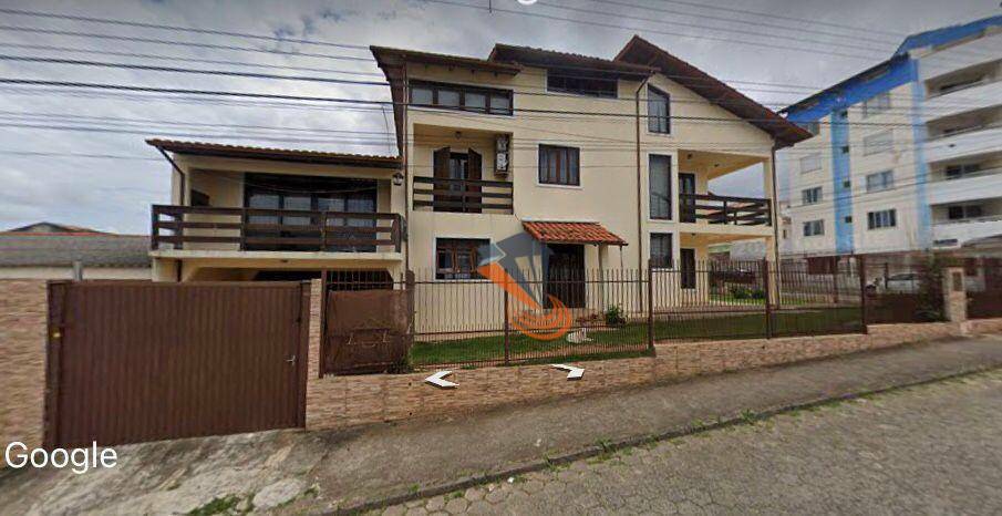 Casa à venda com 4 quartos, 210m² - Foto 2