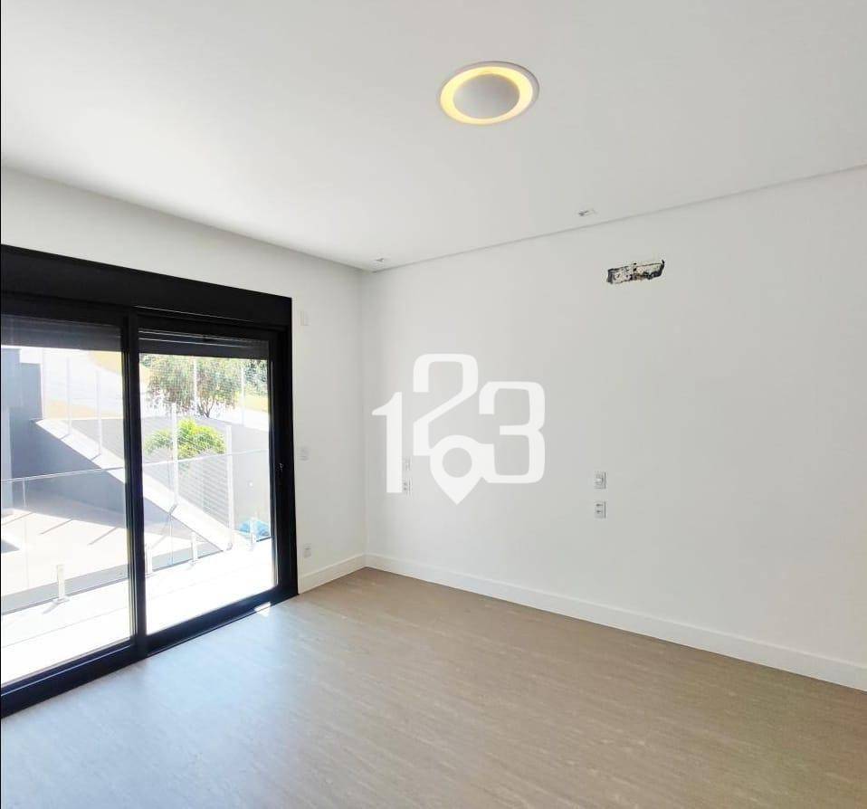 Casa à venda com 3 quartos, 330m² - Foto 11