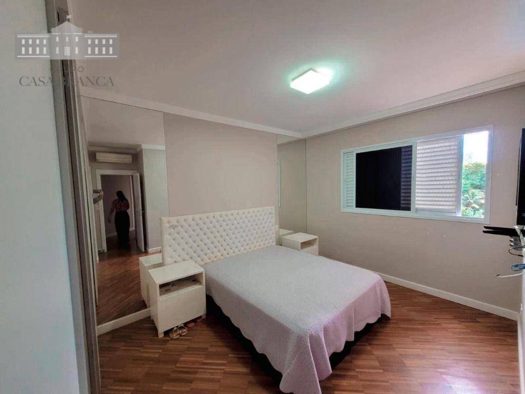 Apartamento para alugar com 3 quartos, 175m² - Foto 11