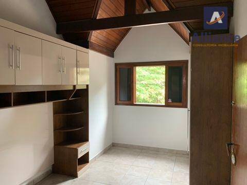 Casa à venda e aluguel com 3 quartos, 270m² - Foto 2