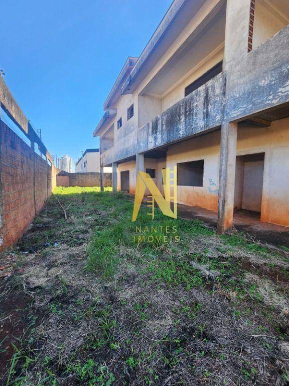 Casa à venda com 4 quartos, 500m² - Foto 2