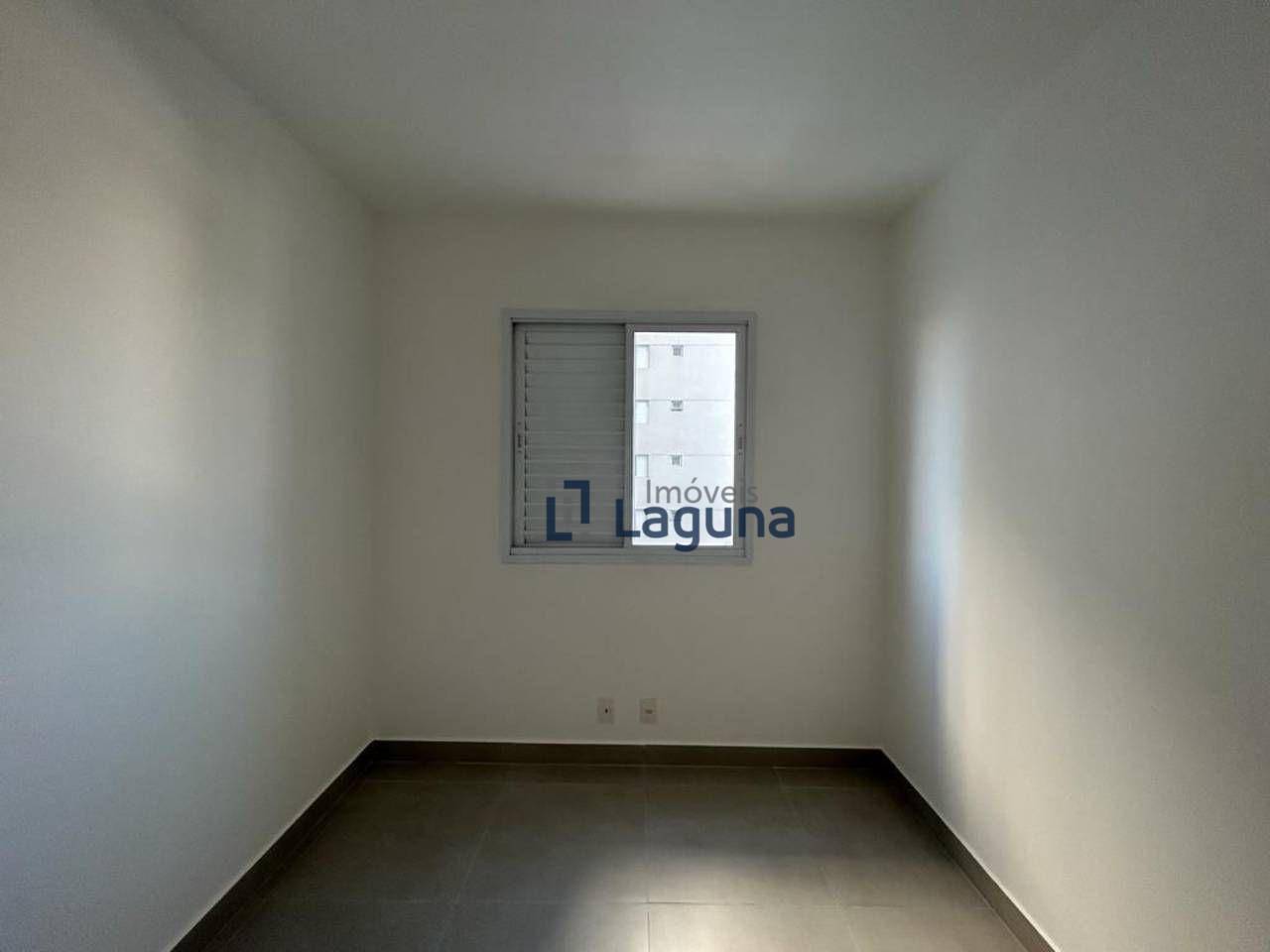 Apartamento para alugar com 3 quartos, 84m² - Foto 14