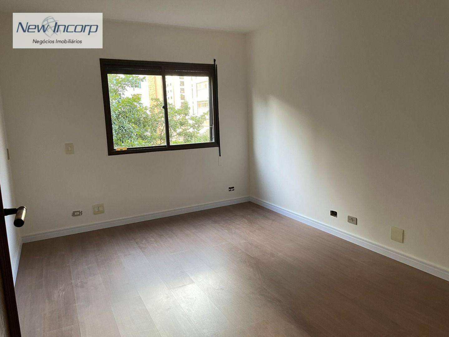 Apartamento à venda com 4 quartos, 190m² - Foto 8